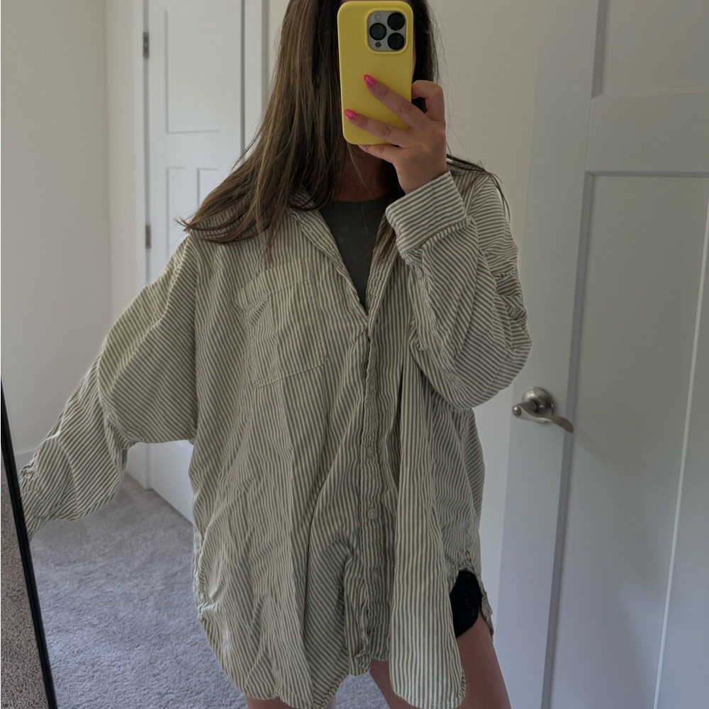 American Eagle Button Up Oversized Long Sleeve Top
